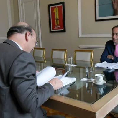 “El nivel de información de su equipo de trabajo es bastante deficiente”: ministro de Hacienda al vicepresidente electo