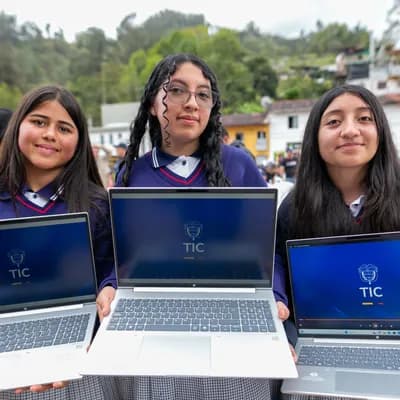 Con cerca de 6.000 kilómetros nuevos de fibra óptica, el Gobierno busca cerrar la brecha digital en las regiones