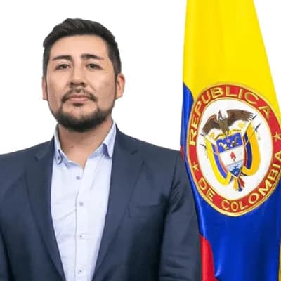 El viceministro que renunció para hacerle campaña a Cepeda aspira a volver a su cargo