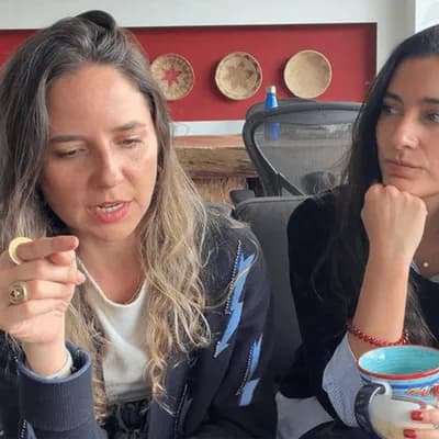 Daniela Amaya y Juanita Vélez, fundadoras de MiopÍA, en entrevista con CAMBIO. Créditos: Cortesía MiopÍA