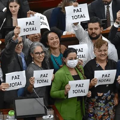 La Paz Total vista comparada con otros procesos de paz
