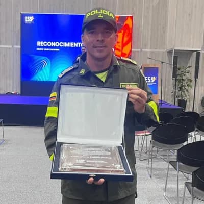 Silencio y tecnología: así se buscan sobrevivientes entre los escombros tras un terremoto
