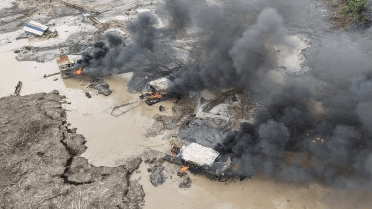 Ejército Nacional destruye maquinaria de minería ilegal en Chocó y afecta al Clan del Golfo por 38.000 millones