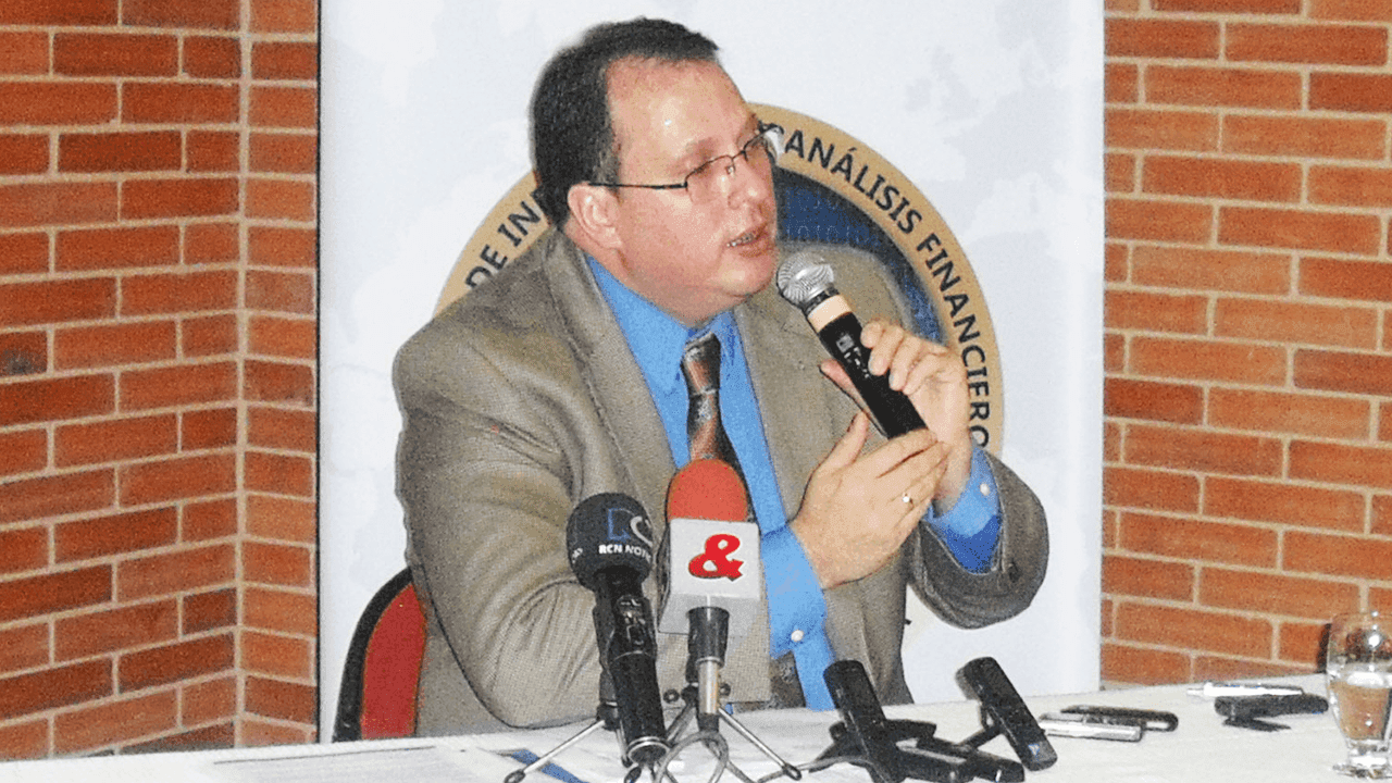 Fiscalía imputó al exviceministro de Defensa por direccionar el contrato de los helicópteros MI-17
