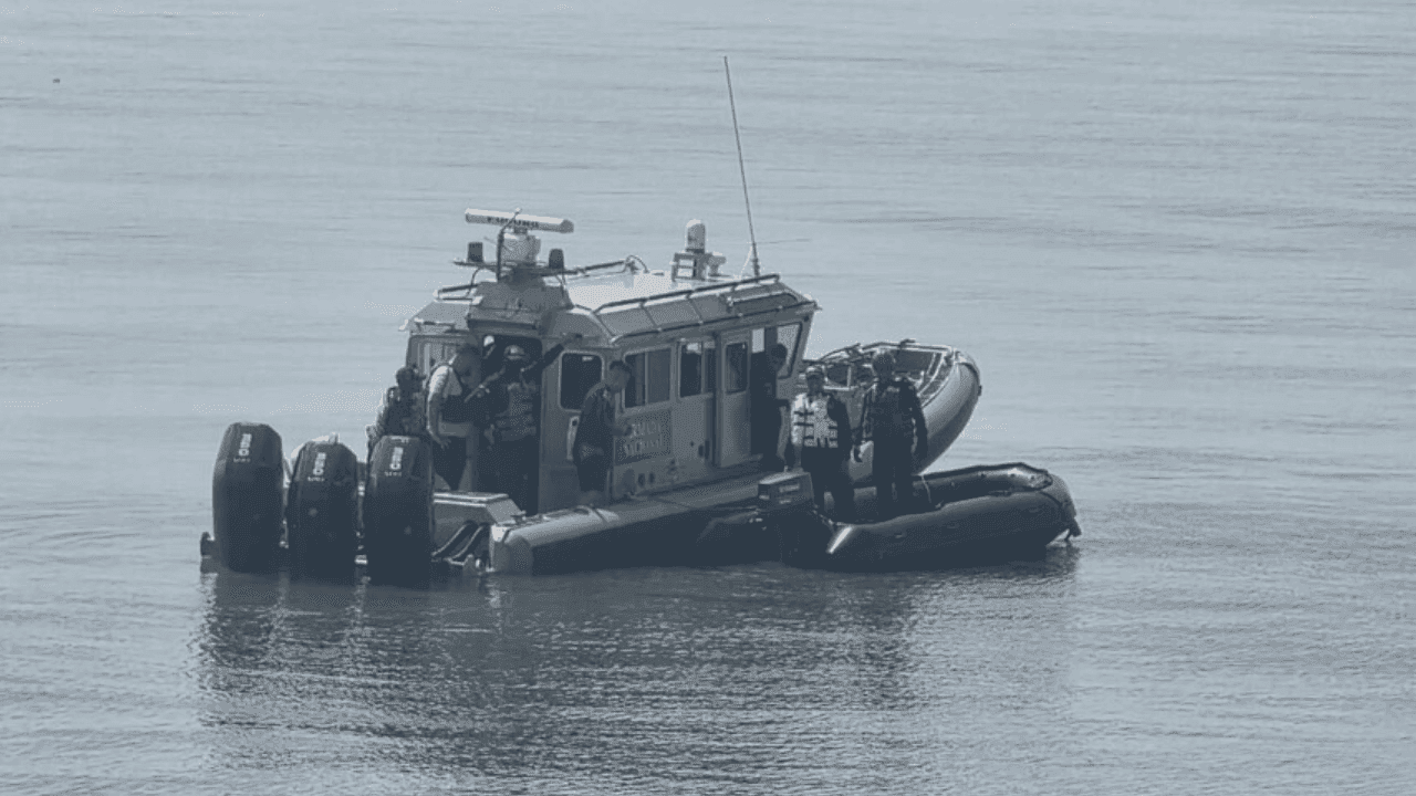 Armada rescata a diez personas tras el hundimiento de una embarcación en el Golfo de Urabá: entre ellos hay un menor de 13 años