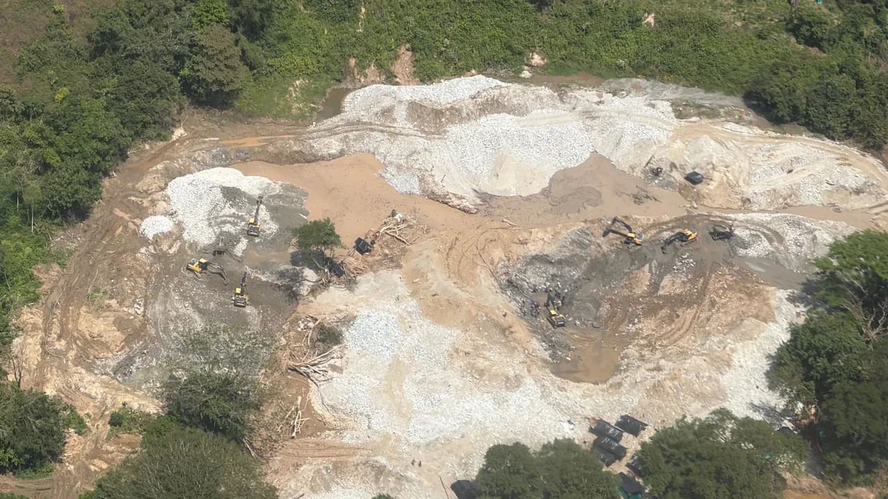Imágenes aéreas revelan los estragos de la minería ilegal en el río Amoyá, en Tolima