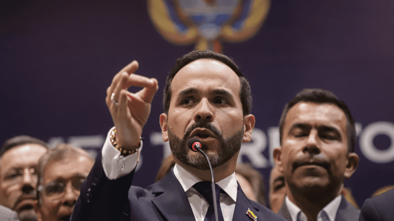 "Este gobierno desmonta ese modelo de falsa paz": De la Espriella ordena extradición de cinco cabecillas "Este gobierno desmonta ese modelo de falsa paz": De la Espriella ordena extradición de cinco cabecillas
