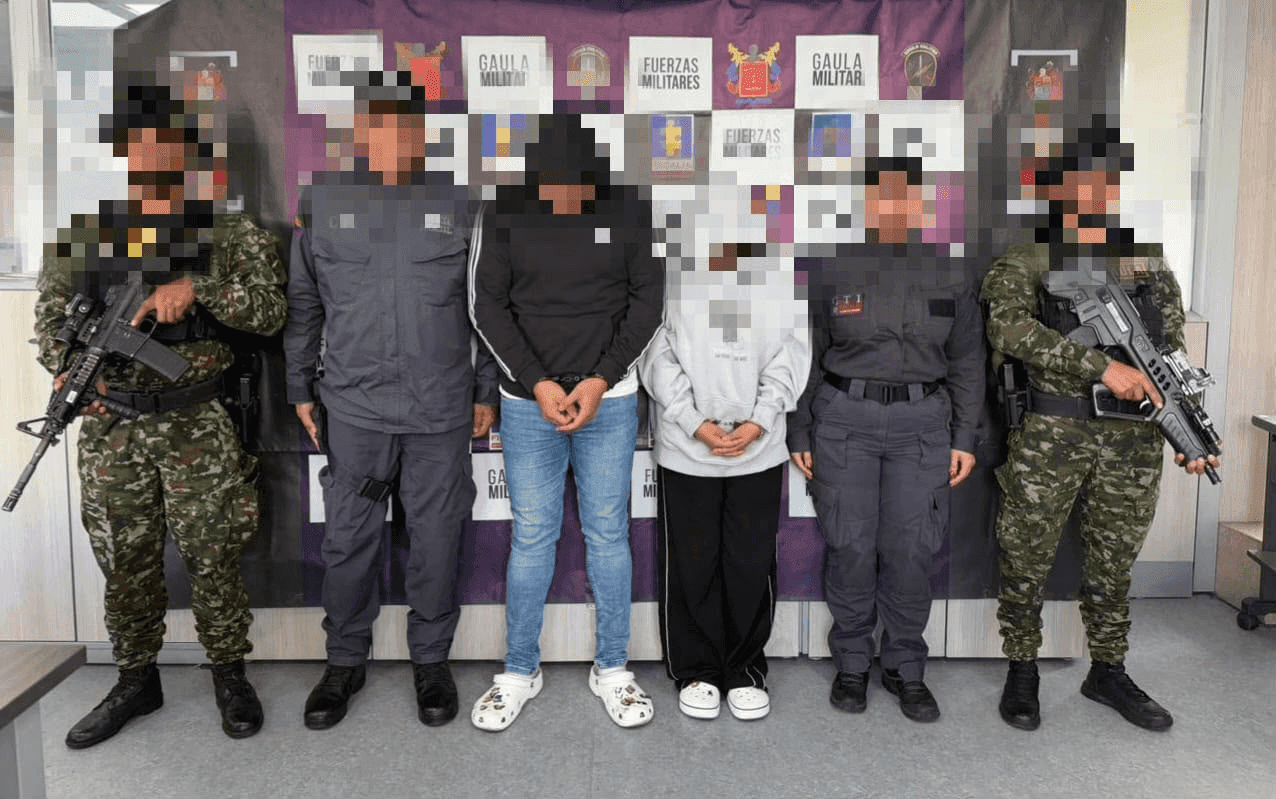 Cayó la pareja que habría operado a más de 200 personas con diplomas falsos en Bogotá: operaban en la madrugada y sin medidas de higiene Cayó la pareja que habría operado a más de 200 personas con diplomas falsos en Bogotá: operaban en la madrugada y sin medidas de higiene