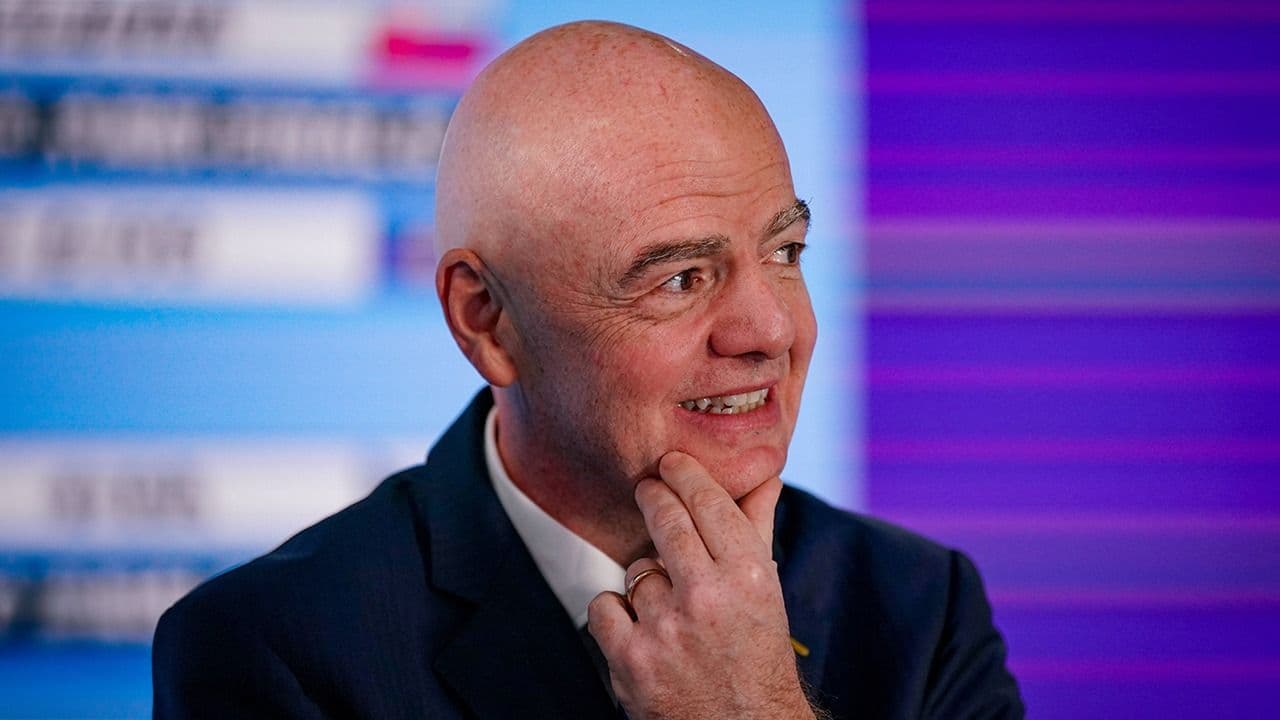 Gianni Infantino, el presidente que más ha enriquecido a la FIFA en su historia, y que hoy está en jaque. Créditos: Reuters Gianni Infantino, el presidente que más ha enriquecido a la FIFA en su historia, y que hoy está en jaque. Créditos: Reuters