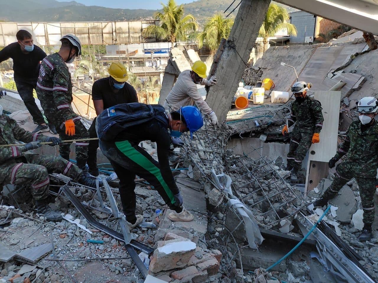 Los rescates que dan esperanza en medio de la tragedia por el terremoto: una mujer aguantó 36 horas atrapada Los rescates que dan esperanza en medio de la tragedia por el terremoto: una mujer aguantó 36 horas atrapada