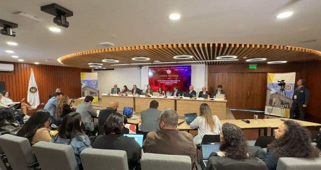 Justicia constitucional, democracia y el dilema contramayoritario Justicia constitucional, democracia y el dilema contramayoritario