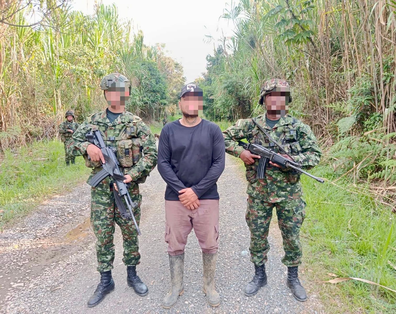 Autoridades capturaron a alias Tulande, responsable de la minería ilegal en los Farallones de Cali y uno de los más buscados por delitos ambientales en Cauca y Valle del Cauca Autoridades capturaron a alias Tulande, responsable de la minería ilegal en los Farallones de Cali y uno de los más buscados por delitos ambientales en Cauca y Valle del Cauca
