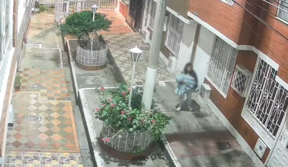 Bebé de un año fue abandonado en la madrugada frente a una casa en Kennedy: lo que se sabe del caso Bebé de un año fue abandonado en la madrugada frente a una casa en Kennedy: lo que se sabe del caso
