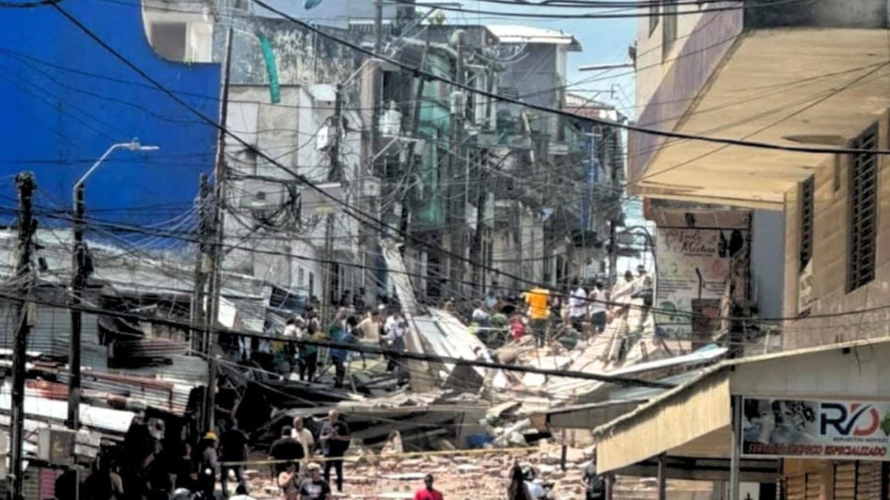 Una de las calles del centro de Buenaventura tras el terremoto de este lunes. Foto cortesía: Linda Posso Gómez Una de las calles del centro de Buenaventura tras el terremoto de este lunes. Foto cortesía: Linda Posso Gómez