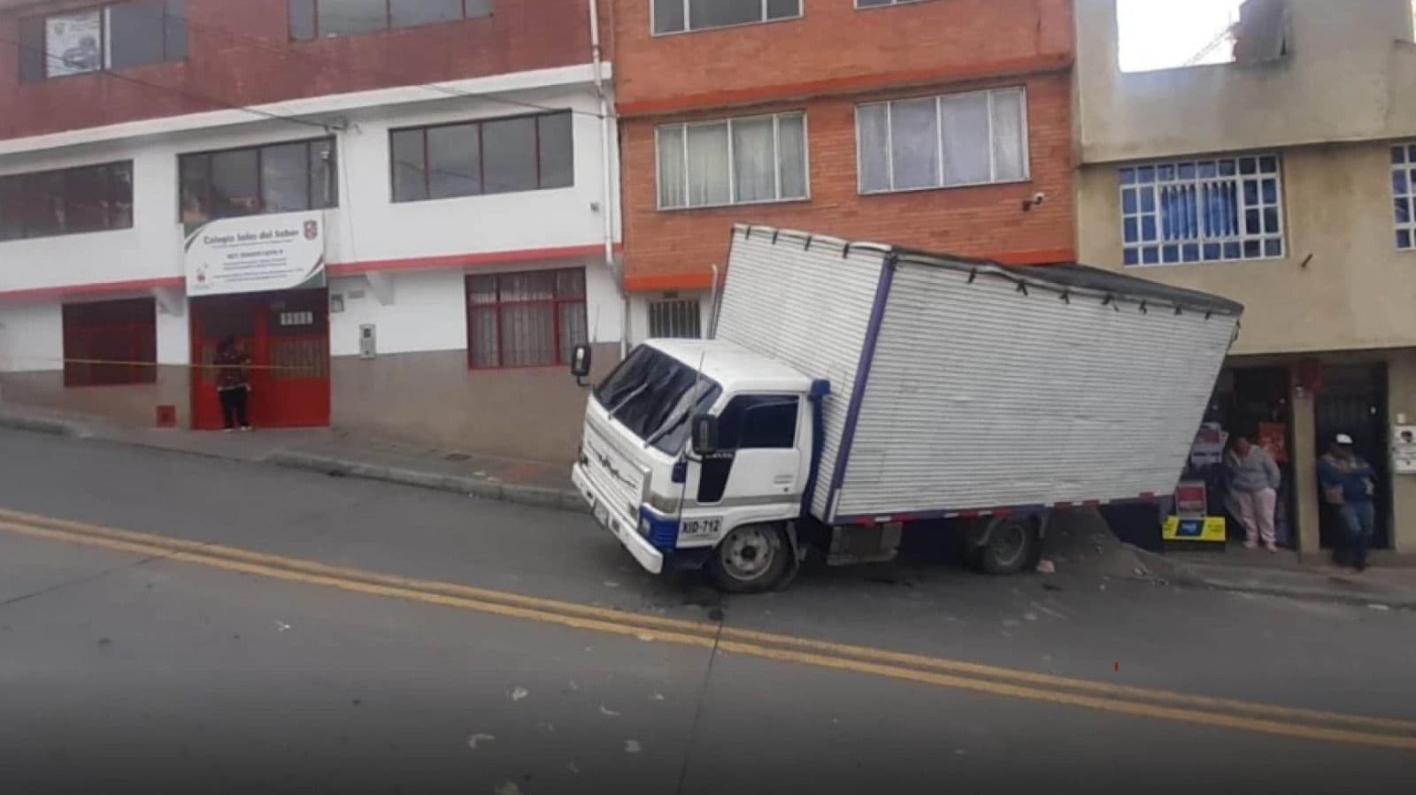 photologuephotos2023-06portada_camion_accidentadojpeg photologuephotos2023-06portada_camion_accidentadojpeg