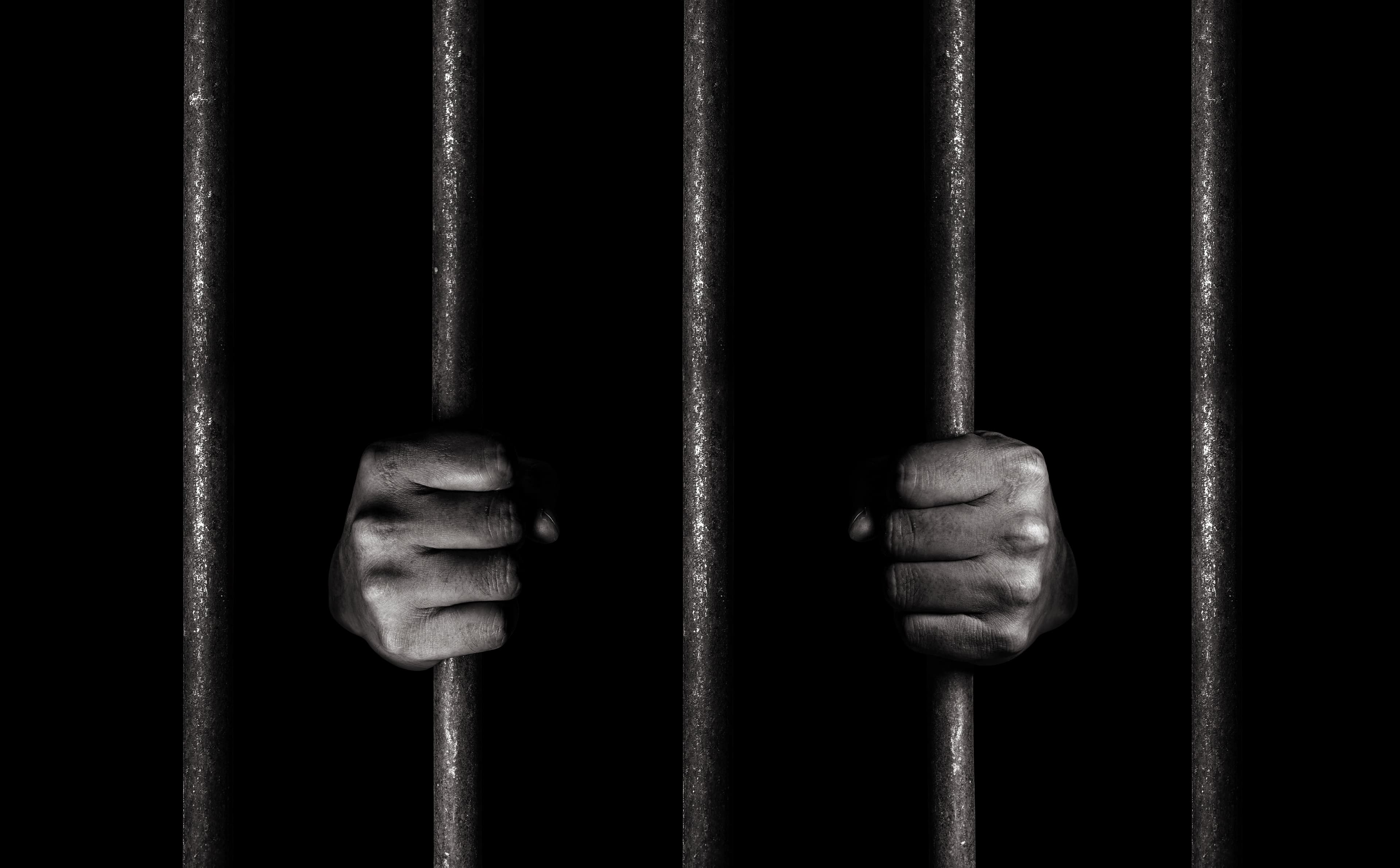 photologuephotos2023-08manos-prisionerojpg photologuephotos2023-08manos-prisionerojpg