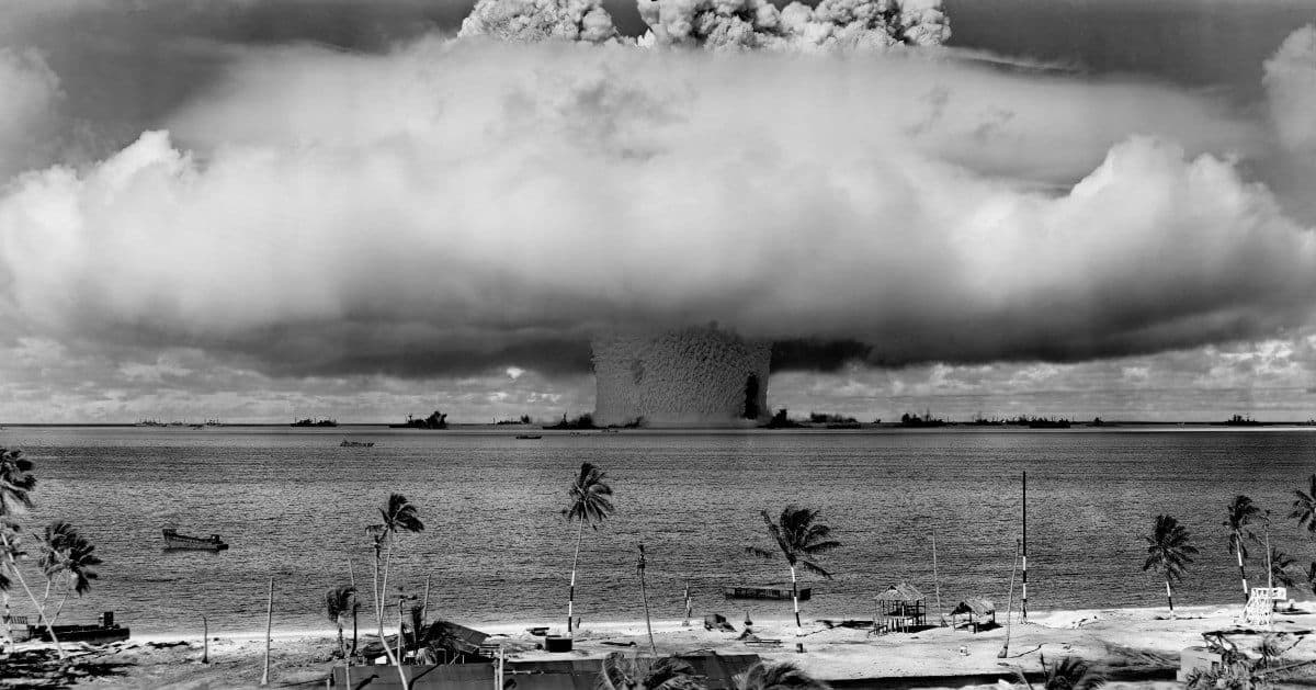 photologuephotos2022-03atomic_bomb_beach_black_and_white_blast_clouds_cloudy_coast_coastline-936236jpg photologuephotos2022-03atomic_bomb_beach_black_and_white_blast_clouds_cloudy_coast_coastline-936236jpg
