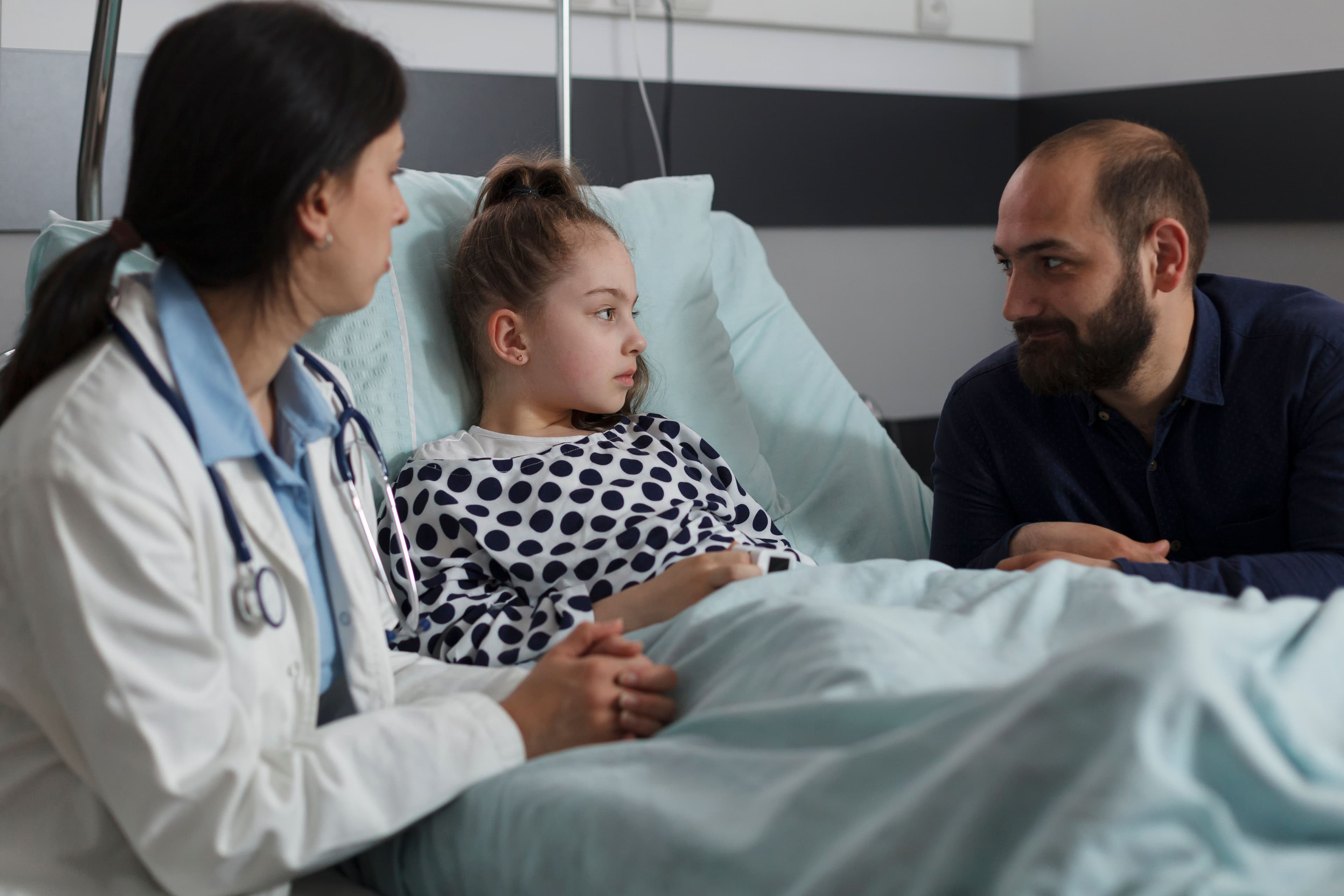 photologuephotos2022-10pediatrician-examining-ill-kid-health-condition-while-discussing-with-parent-caring-father-sitting-next-to-sick-daughter-resting-in-hospital-pediatric-ward-while-doctor-presenting-treatment-schemejpg photologuephotos2022-10pediatrician-examining-ill-kid-health-condition-while-discussing-with-parent-caring-father-sitting-next-to-sick-daughter-resting-in-hospital-pediatric-ward-while-doctor-presenting-treatment-schemejpg