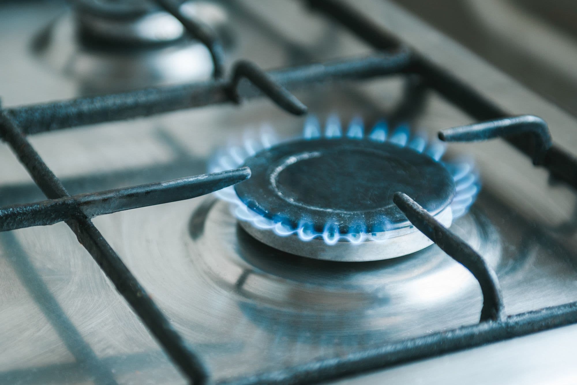 photologuephotos2022-11gas-kitchen-stove-with-blue-flames-burning_1jpg photologuephotos2022-11gas-kitchen-stove-with-blue-flames-burning_1jpg