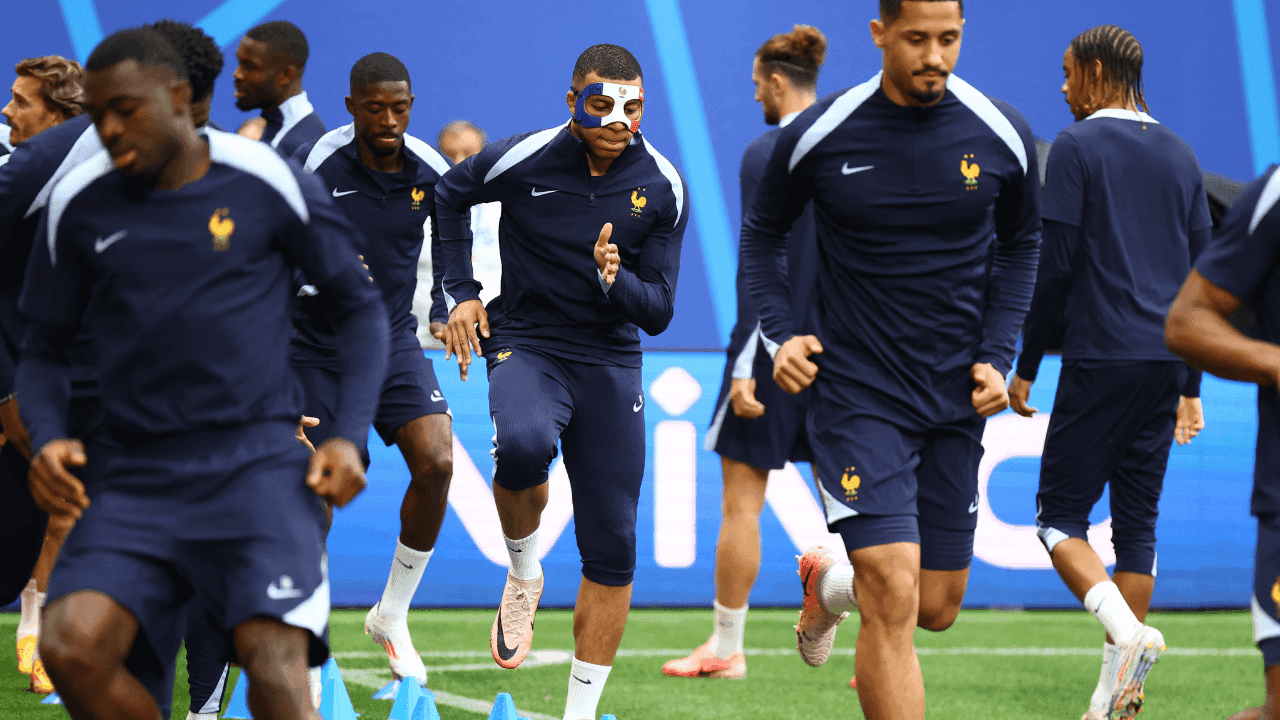 photologuephotos2024-06mbappe-mascara-jugar-eurocopapng photologuephotos2024-06mbappe-mascara-jugar-eurocopapng