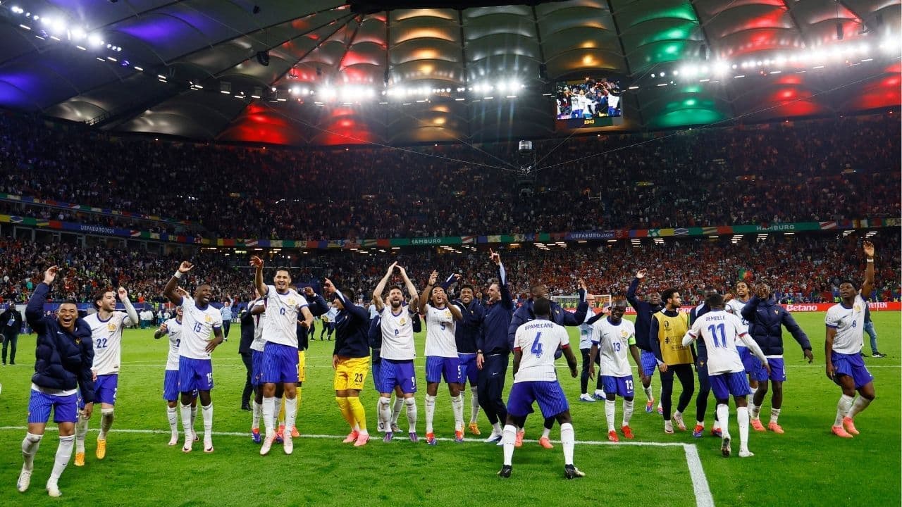 photologuephotos2024-07futbolistas_franceses_celebran_su_clasificacionjpg photologuephotos2024-07futbolistas_franceses_celebran_su_clasificacionjpg