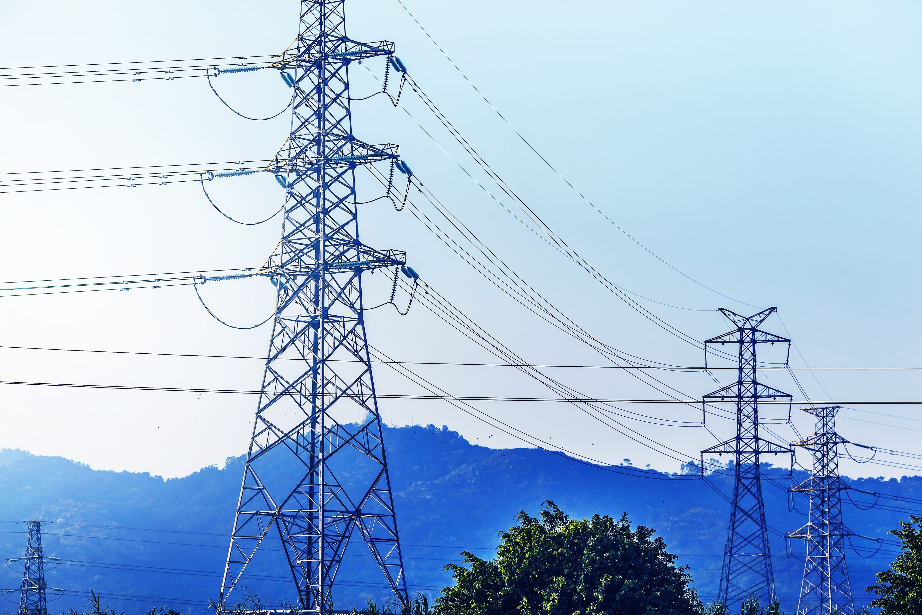 photologuephotos2025-03electricity-transmission-pylon-silhouetted-against-blue-sky-d_1jpg photologuephotos2025-03electricity-transmission-pylon-silhouetted-against-blue-sky-d_1jpg
