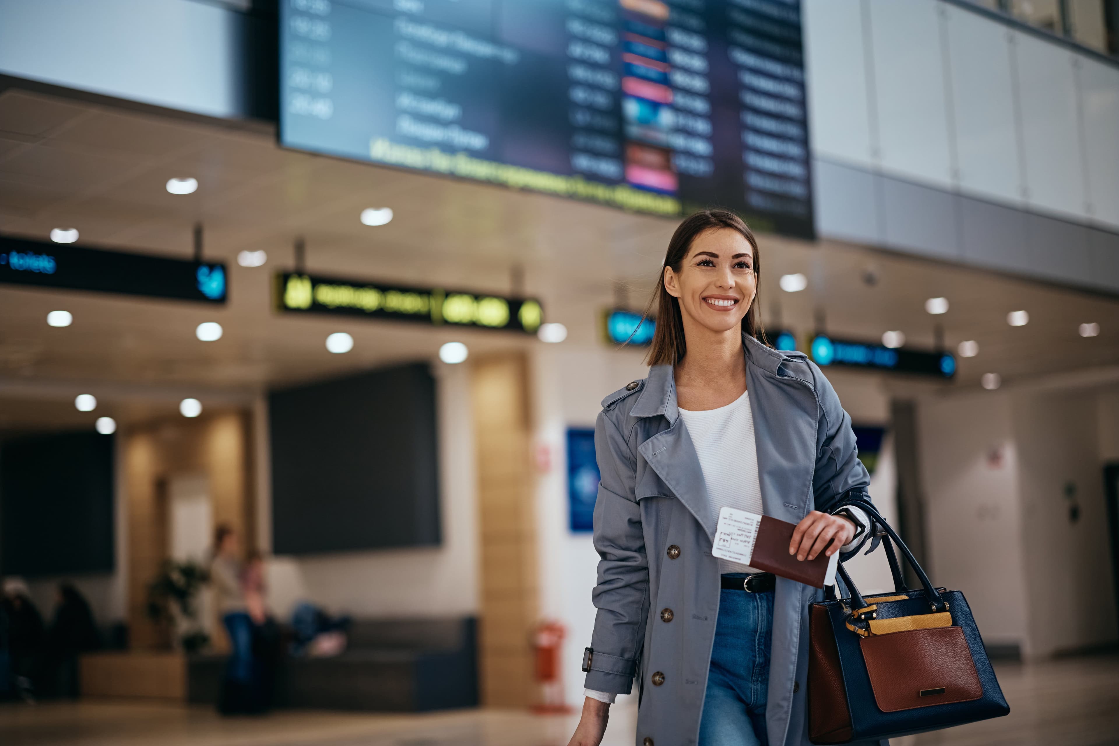 Aeropuerto mujer joven Aeropuerto mujer joven