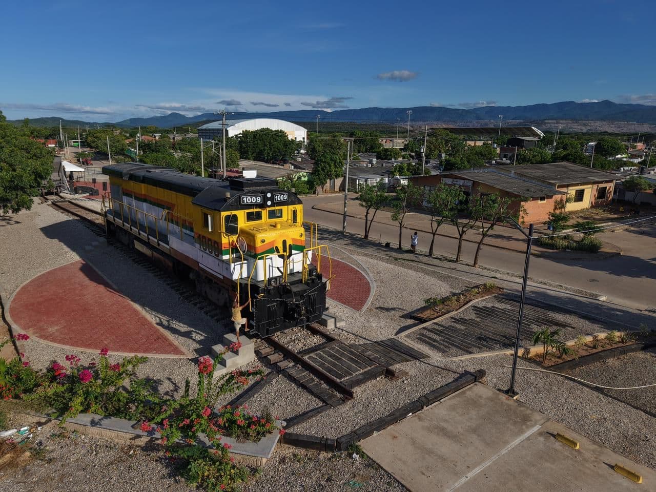 El parque no solo transforma el espacio urbano, sino que recoge la historia y la identidad de un territorio marcado por la minería. El parque no solo transforma el espacio urbano, sino que recoge la historia y la identidad de un territorio marcado por la minería.