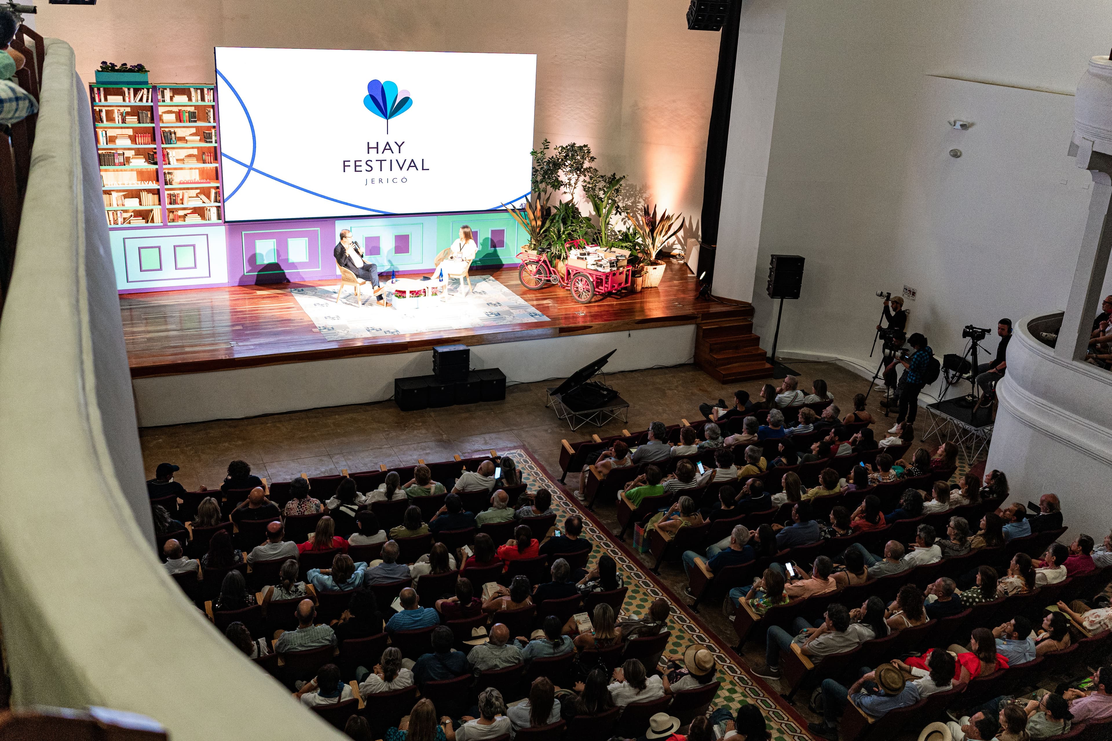 Durante tres días, Jericó será punto de encuentro para novelistas, científicos, periodistas, empresarios, filósofos y artistas. Durante tres días, Jericó será punto de encuentro para novelistas, científicos, periodistas, empresarios, filósofos y artistas.