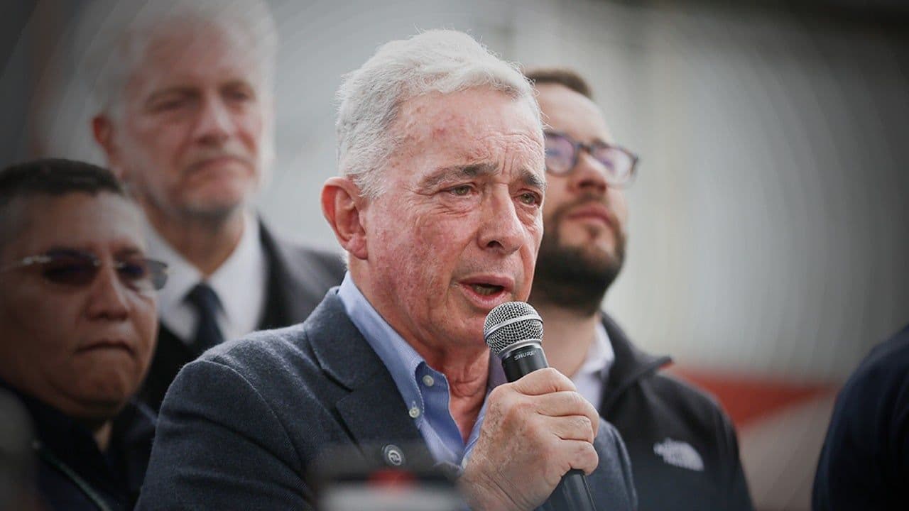 Álvaro Uribe Vélez, expresidente. Álvaro Uribe Vélez, expresidente.