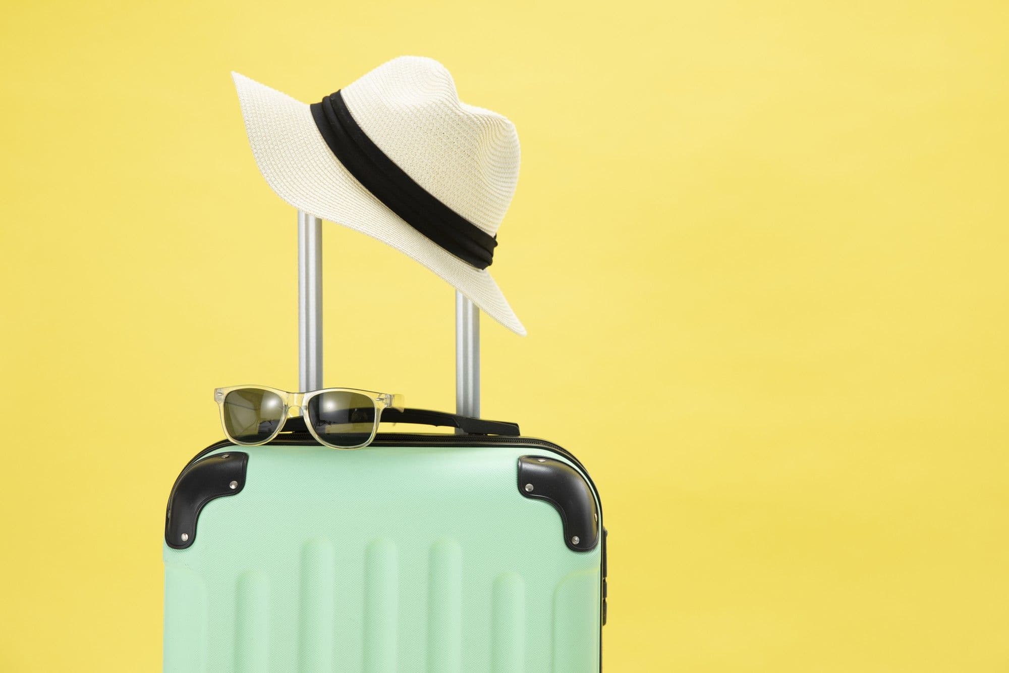 photologuephotos2022-11top-view-of-suitcase-sunglasses-camera-and-hat-on-yellow-background-vacation-conceptjpg photologuephotos2022-11top-view-of-suitcase-sunglasses-camera-and-hat-on-yellow-background-vacation-conceptjpg