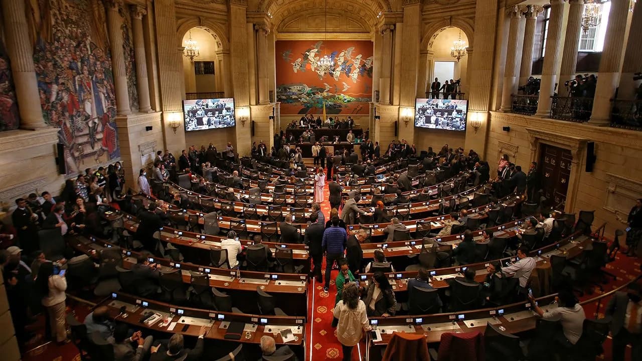 Corte explica por qué servidores elegidos por voto popular ya no podrán renunciar a sus cargos para aspirar al Congreso Corte explica por qué servidores elegidos por voto popular ya no podrán renunciar a sus cargos para aspirar al Congreso