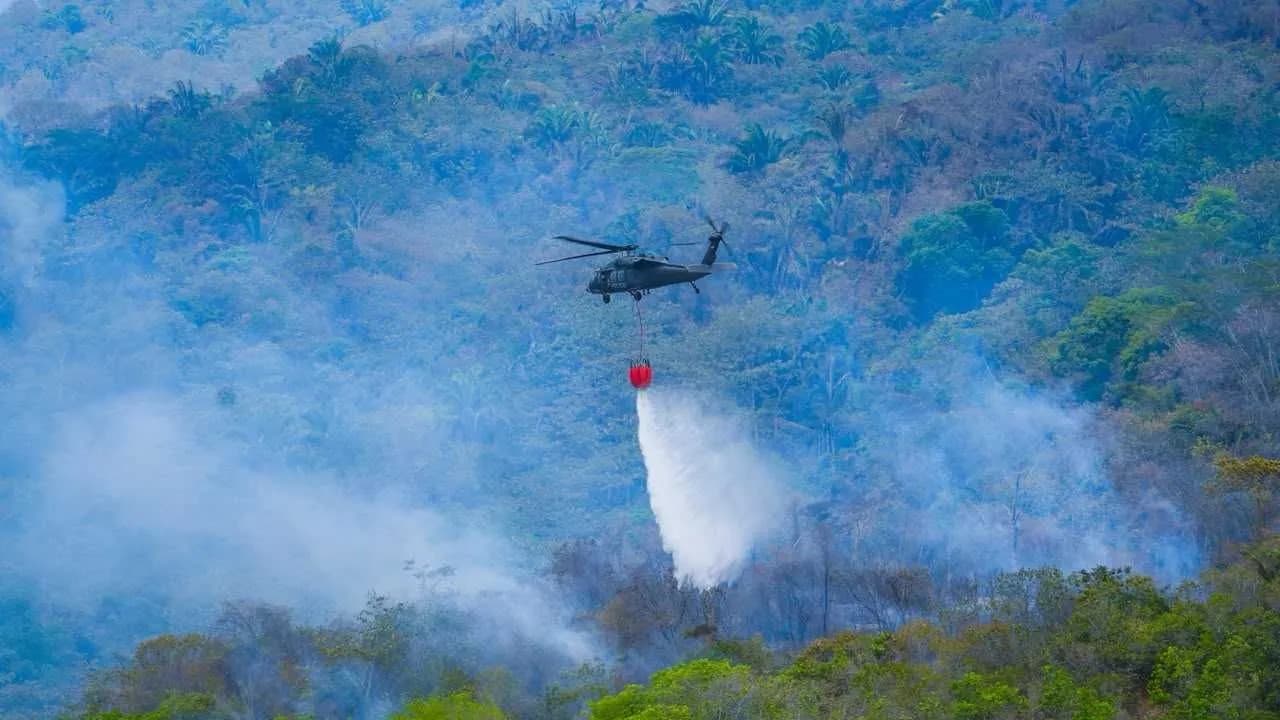 Tolima tiene 29 incendios activos mientras que el país atiende el sismo de Chocó Tolima tiene 29 incendios activos mientras que el país atiende el sismo de Chocó