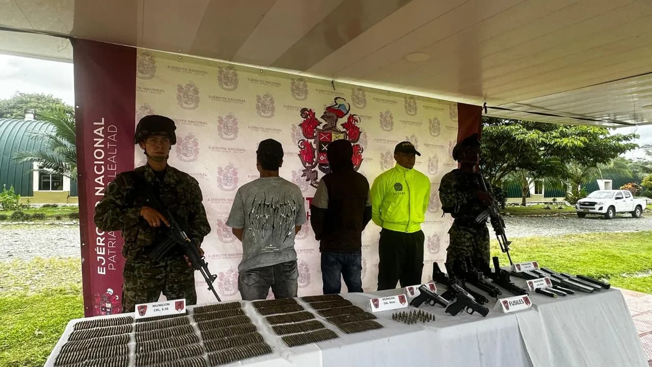 Golpe a estructuras ilegales en Nariño: dos jóvenes se sometieron a la justicia y entregaron armamento en Llorente Golpe a estructuras ilegales en Nariño: dos jóvenes se sometieron a la justicia y entregaron armamento en Llorente