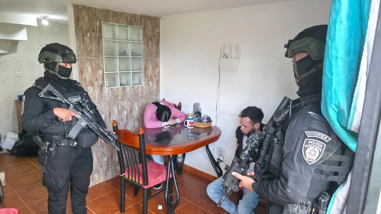 Desarticulan dos bandas delincuenciales que torturaban y secuestraban conductores. Foto: Policía Desarticulan dos bandas delincuenciales que torturaban y secuestraban conductores. Foto: Policía