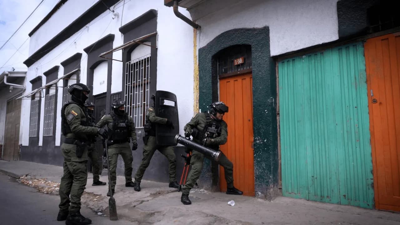 Operativo en pagadiarios de San Bernardo y Las Cruces: siete capturados y más de 10.000 dosis de droga incautadas Operativo en pagadiarios de San Bernardo y Las Cruces: siete capturados y más de 10.000 dosis de droga incautadas