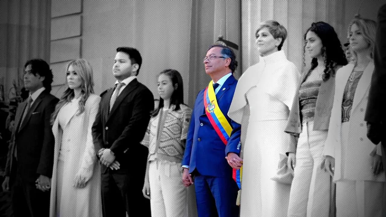 El presidente Gustavo Petro, junto a su familia, el 7 de agosto de 2022, instantes después de su posesión. Foto: Nelson Cárdenas (Presidencia) y Yamith Mariño (CAMBIO). El presidente Gustavo Petro, junto a su familia, el 7 de agosto de 2022, instantes después de su posesión. Foto: Nelson Cárdenas (Presidencia) y Yamith Mariño (CAMBIO).