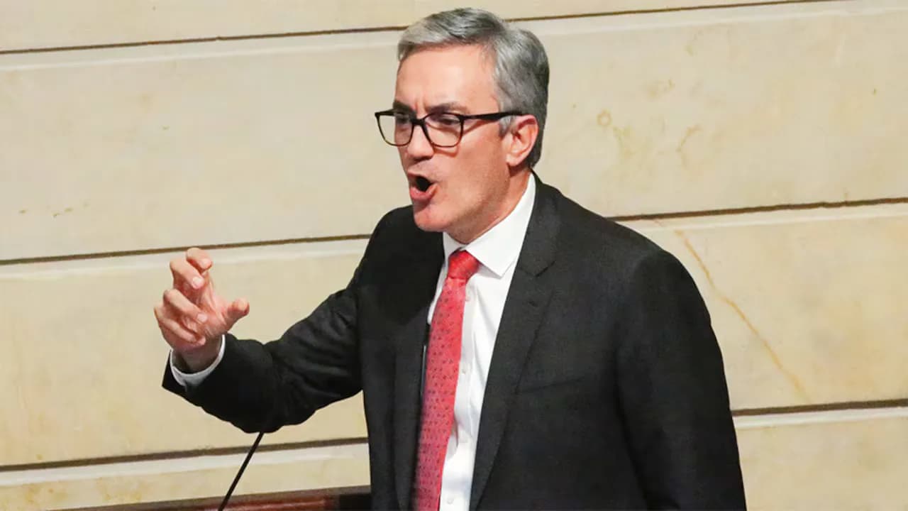 "Le está sirviendo a los intereses del petrismo": el duro choque entre Oswaldo Ortiz y Christian Garcés por la pelea entre uribistas y abelardistas "Le está sirviendo a los intereses del petrismo": el duro choque entre Oswaldo Ortiz y Christian Garcés por la pelea entre uribistas y abelardistas