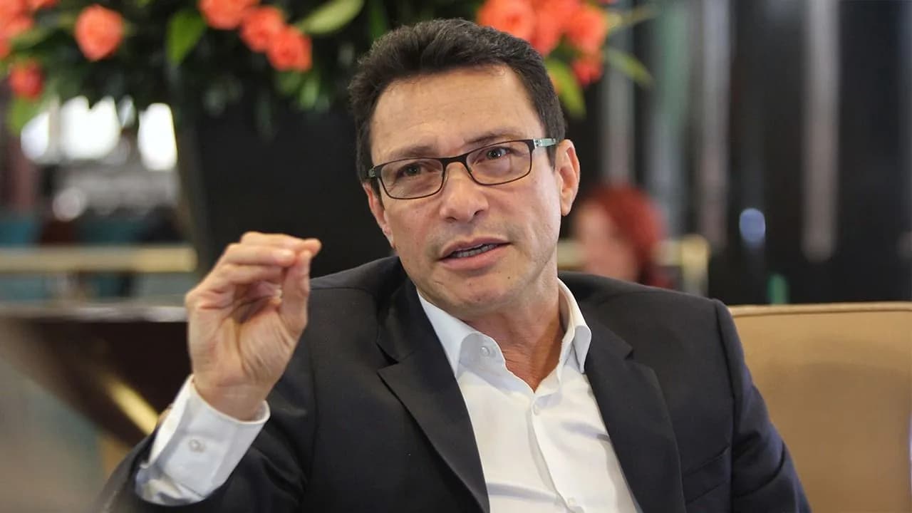 Carlos Caicedo, fue aspirante a la presidencia de la República. Carlos Caicedo, fue aspirante a la presidencia de la República.