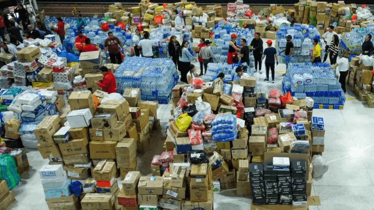 Bogotá suspende temporalmente la recepción de ayudas para los damnificados por el terremoto Bogotá suspende temporalmente la recepción de ayudas para los damnificados por el terremoto
