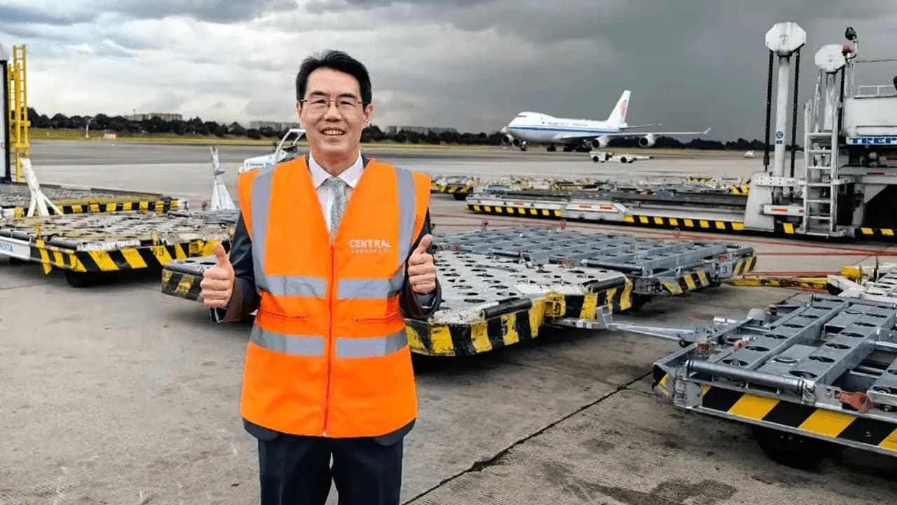 Ayuda humanitaria de China ya llegó a Colombia: mandaron cobijas, tiendas de acampar, potabilizadores de agua y más Ayuda humanitaria de China ya llegó a Colombia: mandaron cobijas, tiendas de acampar, potabilizadores de agua y más