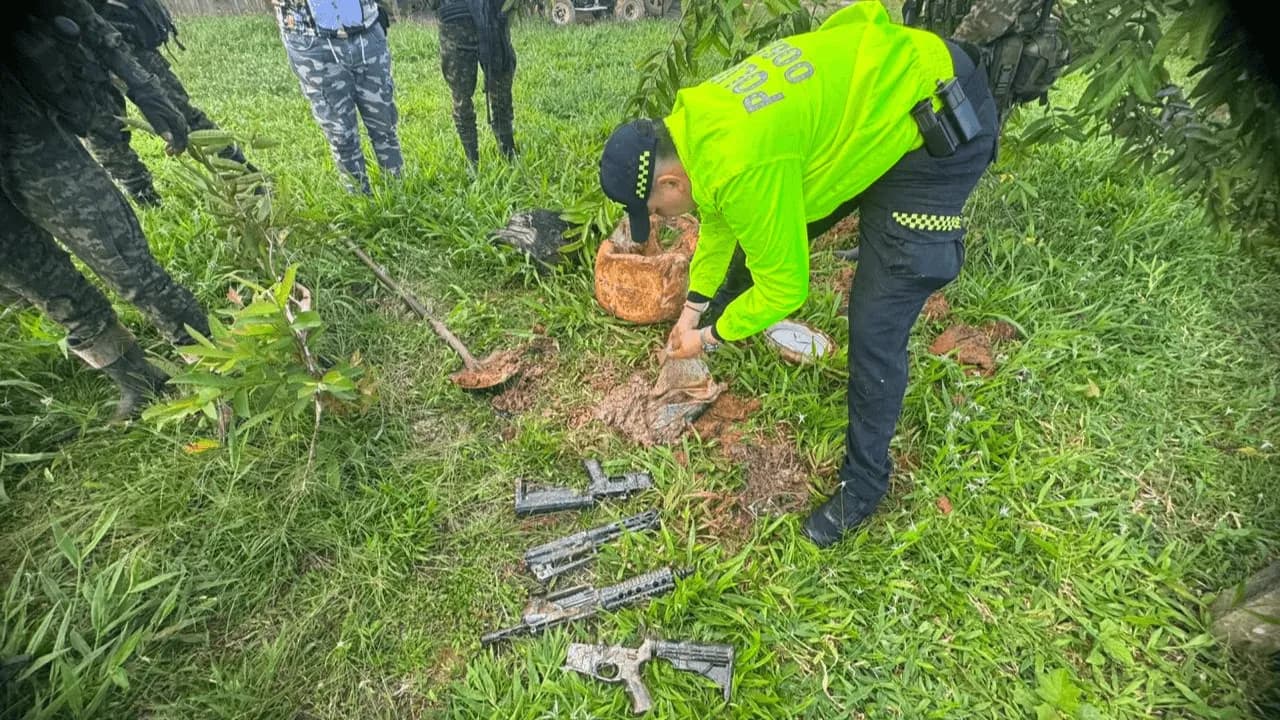 Operación militar en Meta: capturan a presunto integrante de disidencias, desmantelan depósito con armas y 220 kilos de explosivos Operación militar en Meta: capturan a presunto integrante de disidencias, desmantelan depósito con armas y 220 kilos de explosivos