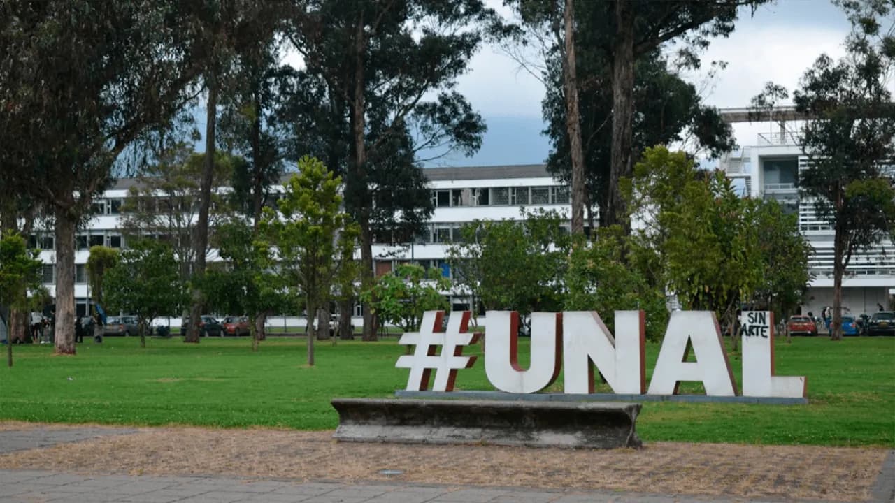 La Universidad Nacional activó alerta naranja luego de que un grupo de encapuchados ingresara al campus y amenazara con presuntos explosivos en el edificio de Ciencias Humanas. Créditos: Universidad Nacional La Universidad Nacional activó alerta naranja luego de que un grupo de encapuchados ingresara al campus y amenazara con presuntos explosivos en el edificio de Ciencias Humanas. Créditos: Universidad Nacional