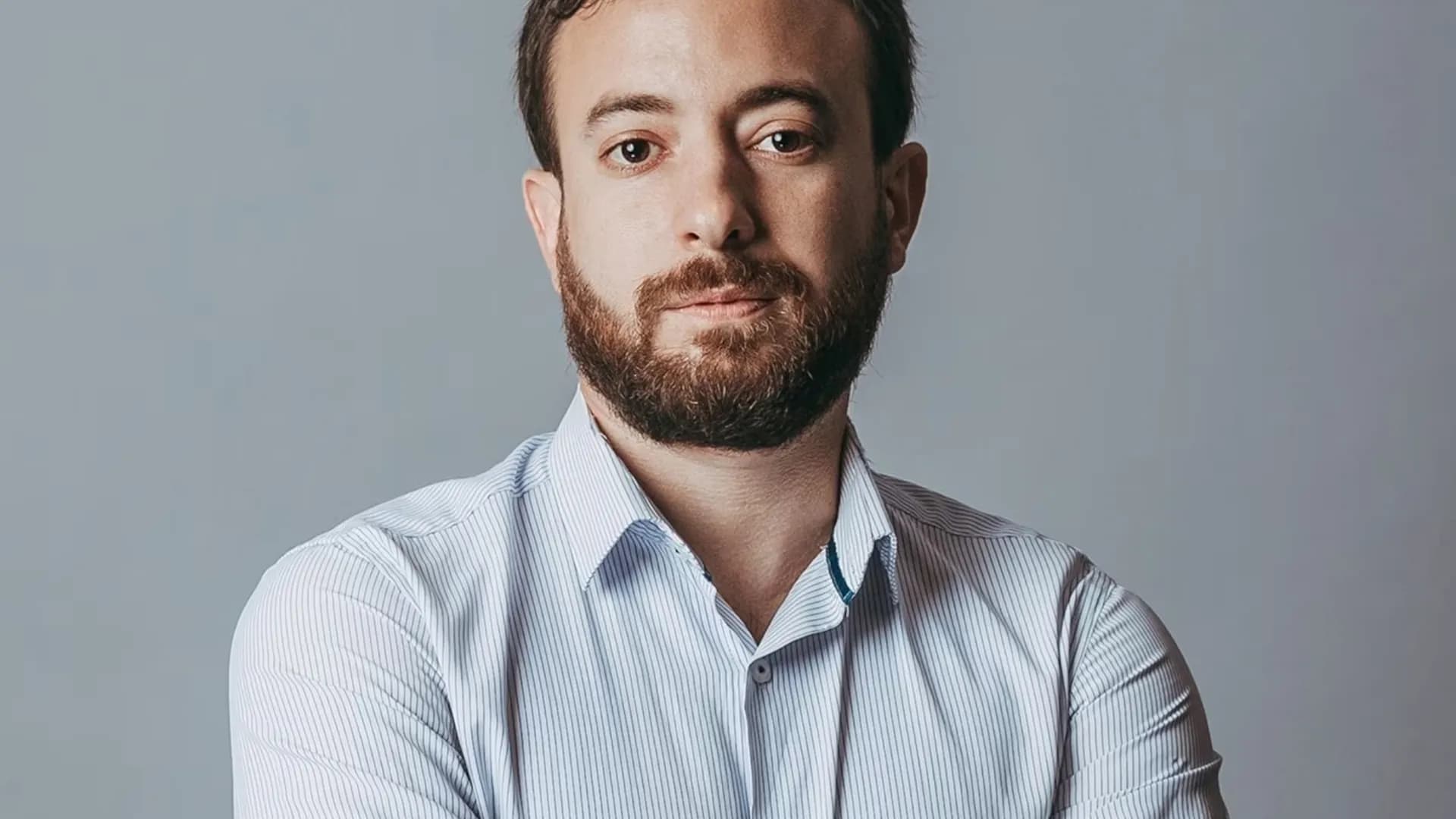 Agustín Laje habla sobre el documental "Colombia: fábrica de niños trans" Agustín Laje habla sobre el documental "Colombia: fábrica de niños trans"