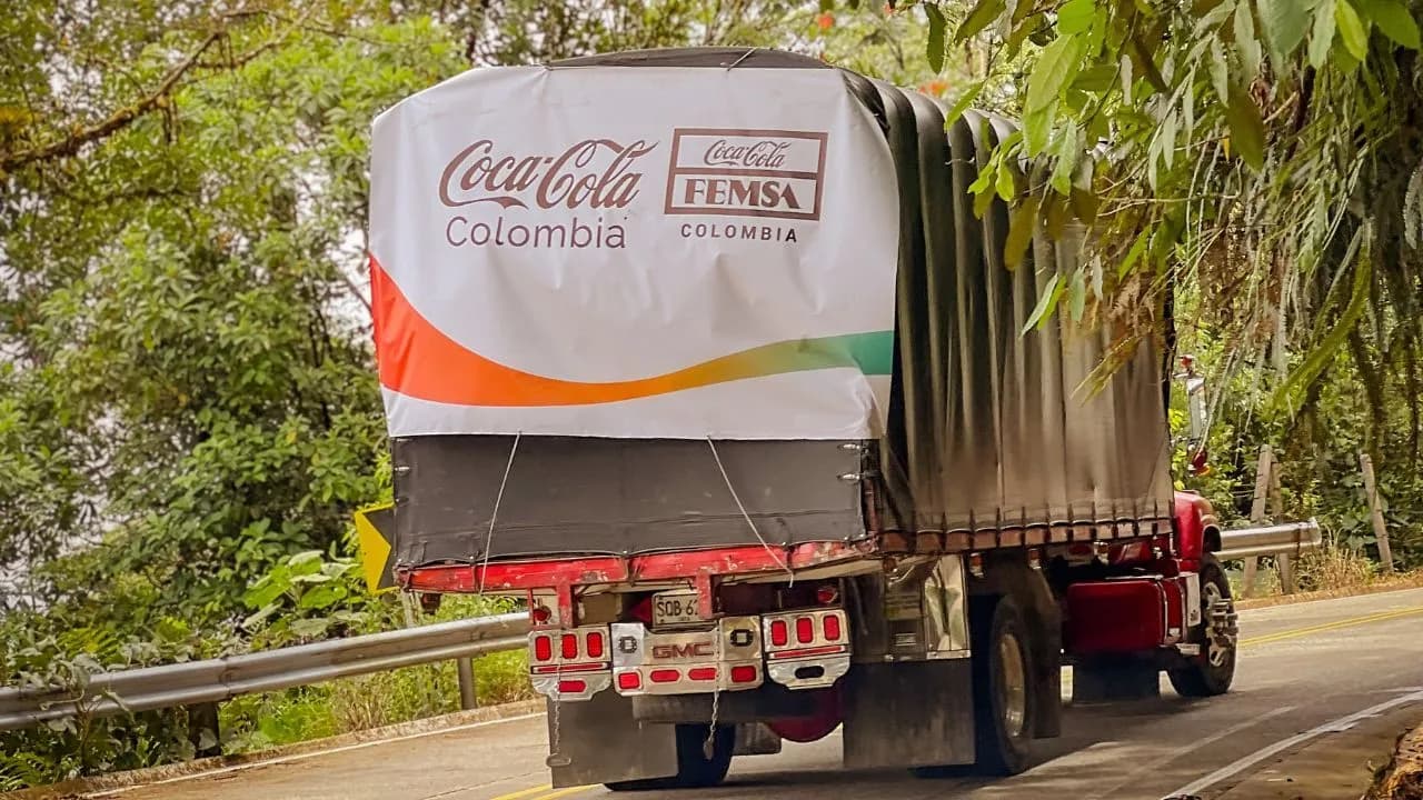 Hidratación, donaciones y ayuda humanitaria: así se solidariza el Sistema Coca-Cola con los afectados por el terremoto en Colombia Hidratación, donaciones y ayuda humanitaria: así se solidariza el Sistema Coca-Cola con los afectados por el terremoto en Colombia