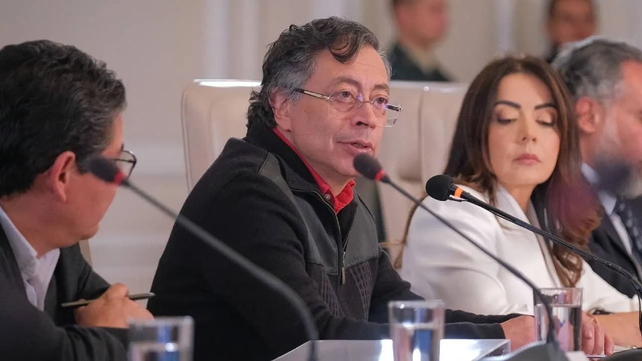 "Solo he hablado de gente que hace crímenes, y lo seguiré escribiendo": Petro rechazó la orden judicial que le prohíbe hablar de elecciones y denunció complot de redes sociales "Solo he hablado de gente que hace crímenes, y lo seguiré escribiendo": Petro rechazó la orden judicial que le prohíbe hablar de elecciones y denunció complot de redes sociales
