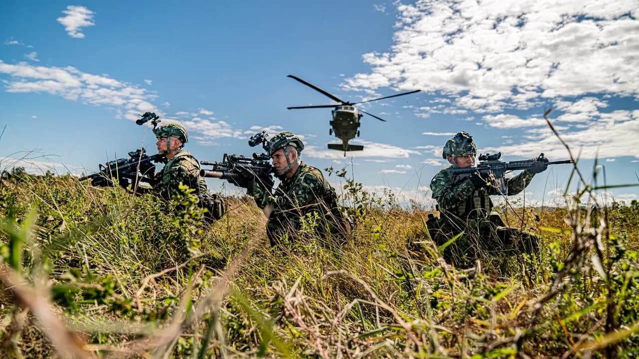 El Ejército pone la mira en tres opciones de helicópteros para renovar su flota El Ejército pone la mira en tres opciones de helicópteros para renovar su flota