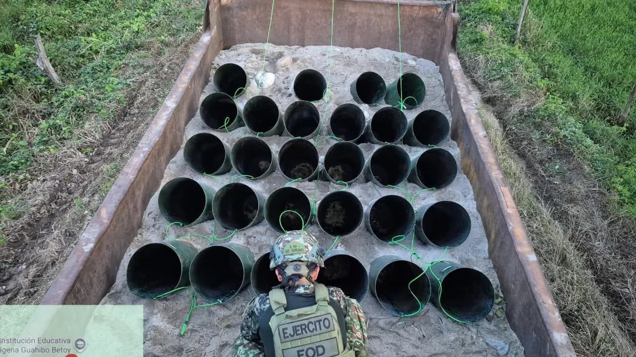 Desactivan volqueta bomba instalada frente a una institución educativa en Tame, Arauca Desactivan volqueta bomba instalada frente a una institución educativa en Tame, Arauca