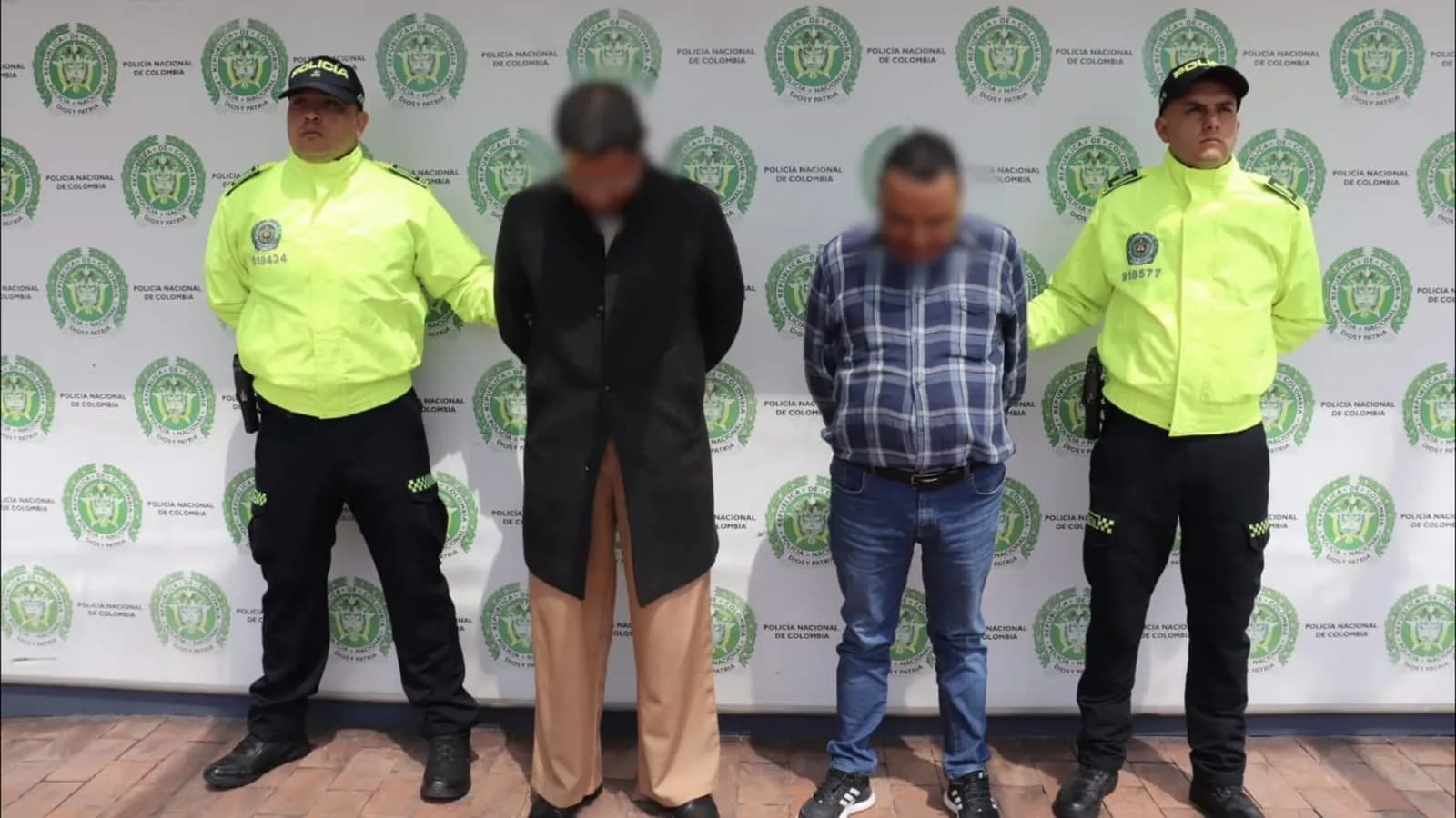 Policía Nacional y FBI capturan en Bogotá a dos extraditables por tráfico internacional de cocaína Policía Nacional y FBI capturan en Bogotá a dos extraditables por tráfico internacional de cocaína