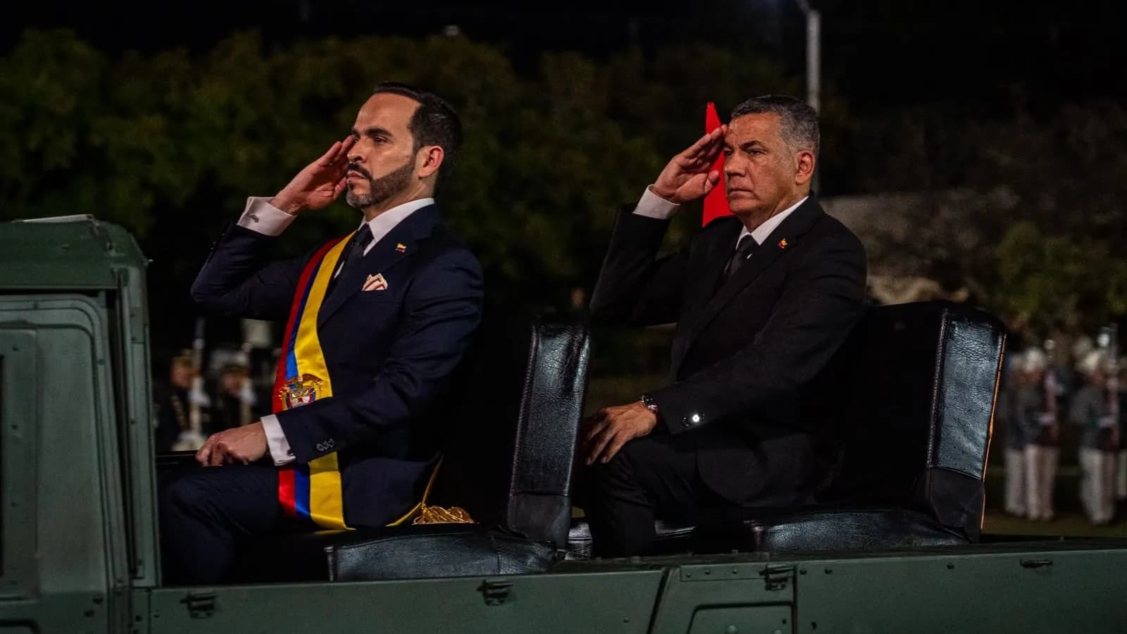 El presidente Abelardo De la Espriella y su ministro de Defensa,, general retirado Jorge Mora, en el reconocimiento de tropas en el batallón Pichincha de Cali. Foto: Comando Fuerzas Militares El presidente Abelardo De la Espriella y su ministro de Defensa,, general retirado Jorge Mora, en el reconocimiento de tropas en el batallón Pichincha de Cali. Foto: Comando Fuerzas Militares